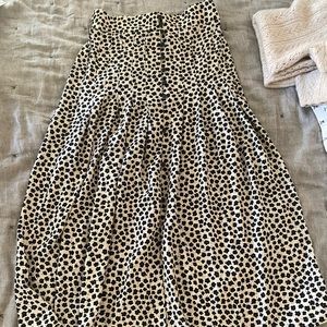 H&M black and white midi skirt. Cute button detail. Perfect condition